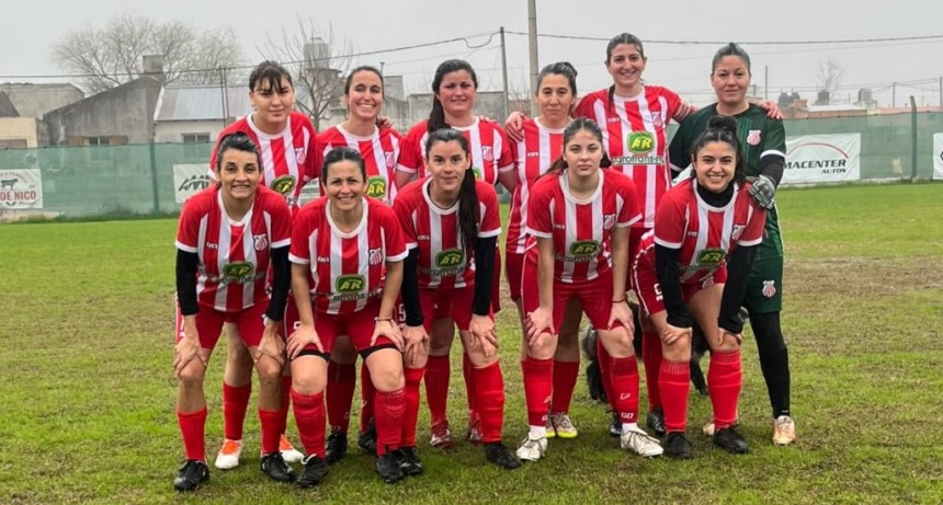 Bajo la lluvia, Empleados remont&oacute; un partidazo ante Casariego y la final qued&oacute; abierta 