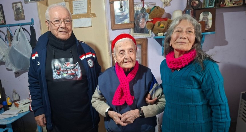 Isolina Raquel Aires de Corbalan, 100 a&ntilde;os no se cumplen todos los d&iacute;as y hablando en la Radio FM 10 y el Canal de Noticias