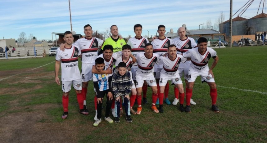 Club Atl&eacute;tico Urdampilleta, dio el golpe de la fecha en condici&oacute;n de visitante, con una goleada ante Independiente, que termin&oacute; con dos expulsados, uno en cada tiempo