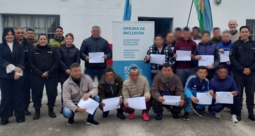 Unidad N&ordm;17 Urdampilleta: personas privadas de la libertad recibieron su Carnet Nacional de Manipulador de Alimentos