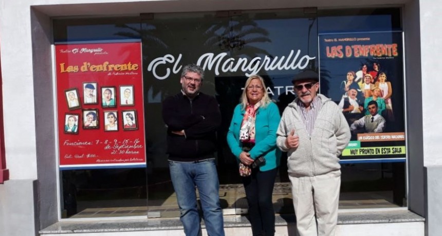 El mangrullo estrena Las D&rsquo;enfrente actuando por primera vez en la nueva sala teatral