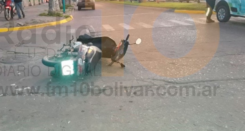 Impacto en Av. Brown y Falucho: Una motociclista fue hospitalizada