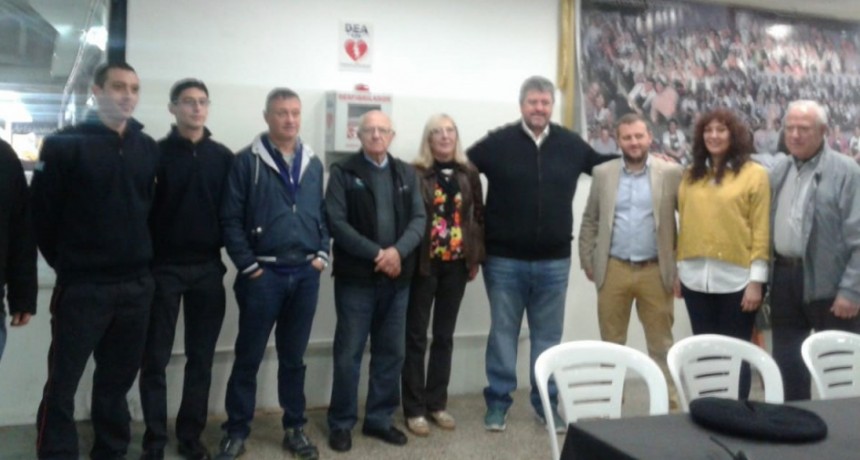 Se inauguro el desfibrilador que esta colocado en la Sociedad Rural