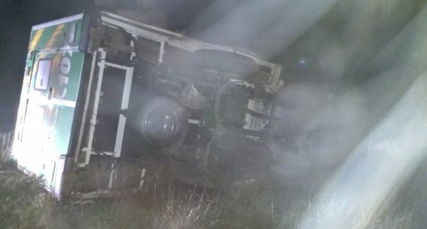 Volc&oacute; una ambulancia en acceso a Blanca Grande: un herido grave