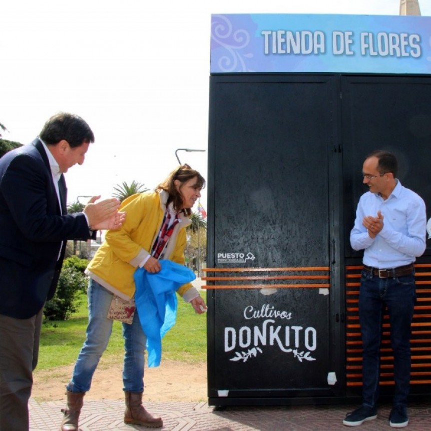 El intendente pisano inaugur&oacute; una Tienda de Flores en el Centro C&iacute;vico