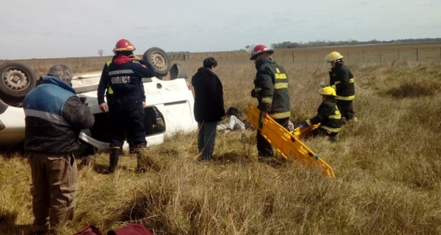 Gral. Alvear; Cuatro personas heridas al volcar un utilitario en ruta 205 Km 254