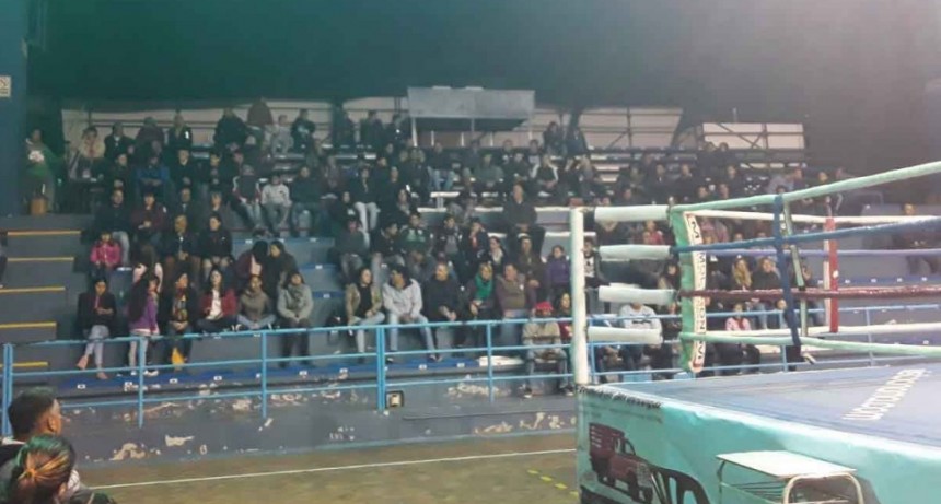Noche de viernes a puro box en el complejo Rep&uacute;blica de Venezuela