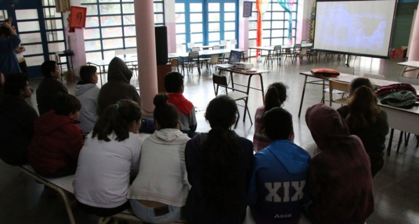 La Municipalidad brind&oacute; una charla sobre cuidado del medio ambiente en el CEC N&deg;802