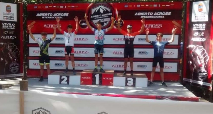 La Escuela Municipal de Ciclismo particip&oacute; del Across Internacional de XCO