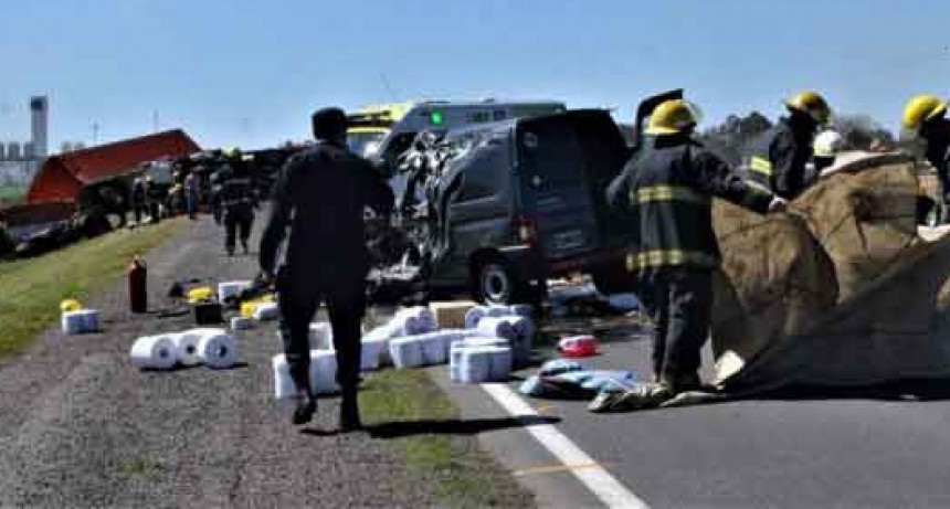 Chivilcoy: &lsquo;En m&uacute;ltiple accidente vial en ruta 5 falleci&oacute; una mujer y un transportista de 9 de Julio&rsquo;