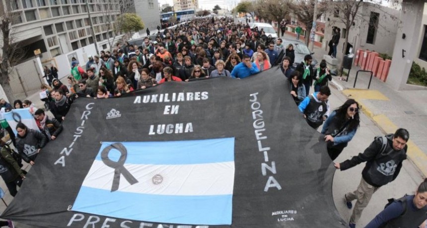 Cesar Castro: &lsquo;Hace tres meses que la administraci&oacute;n p&uacute;blica y la docencia de la provincia est&aacute; totalmente parada&rsquo;
