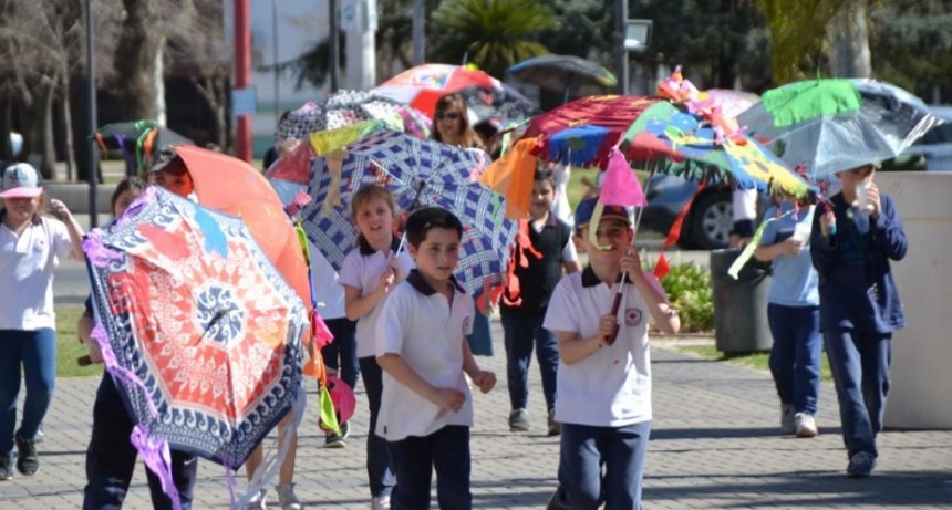 Las escuelas participaron de la jornada Paraguas por la Paz