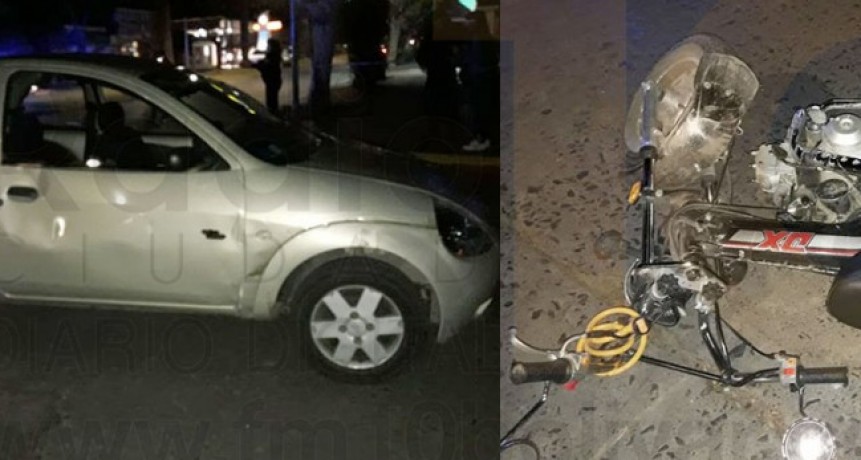 Una motociclista debi&oacute; ser hospitalizada tras un fuerte impacto 