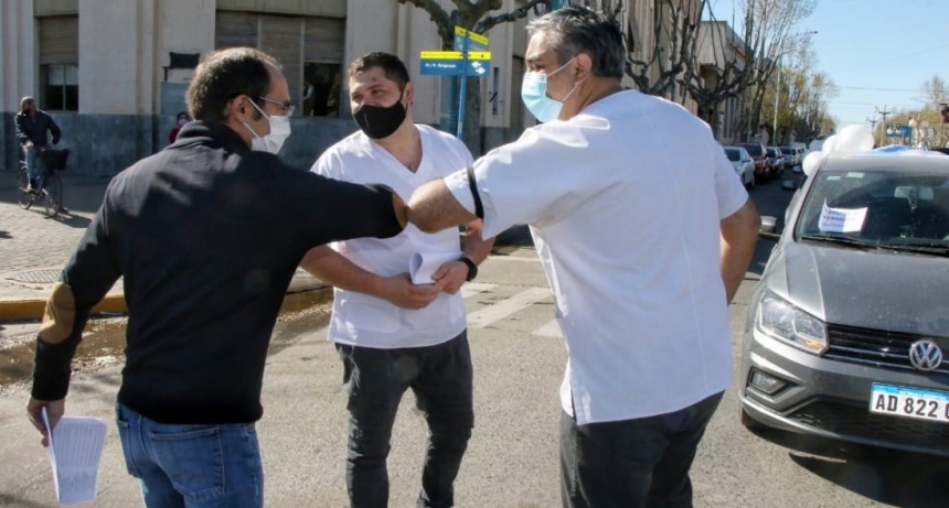 Los enfermeros marcharon pidieron les mejoren su situaci&oacute;n, finalizando frente hospital 'Capredoni'