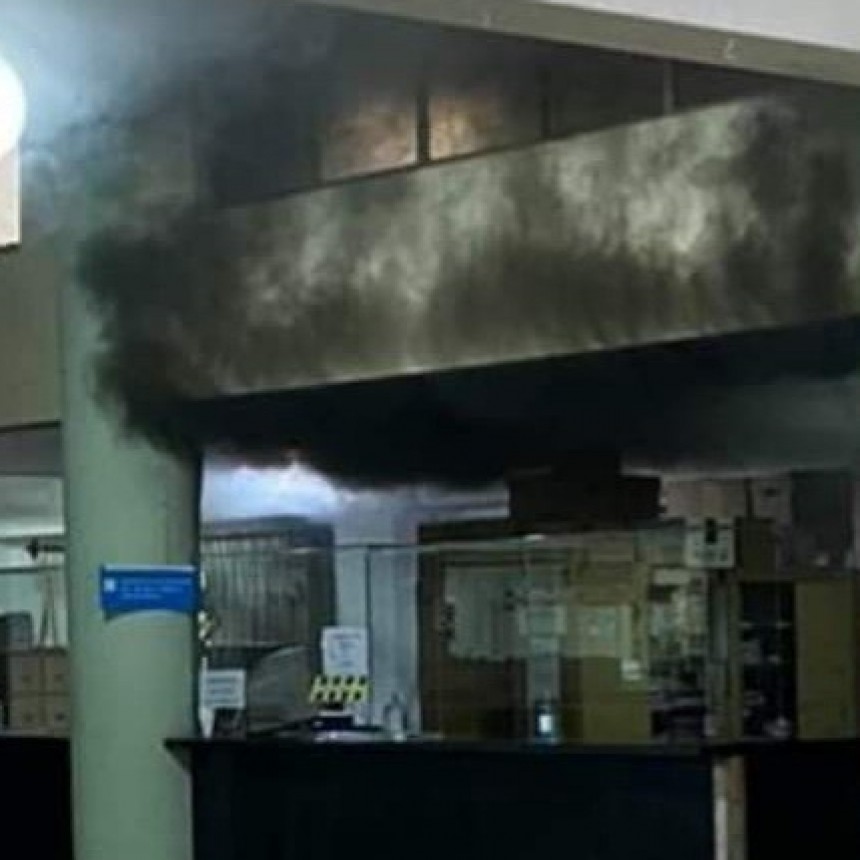 Una posible descarga el&eacute;ctrica a ra&iacute;z de la tormenta habr&iacute;a afectado un sector del Palacio Municipal
