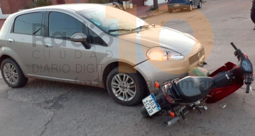 Dos conductoras protagonizaron un accidente en Santos Plaza y Olavarr&iacute;a