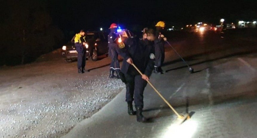 Ruta 65: un camión perdió parte de su carga de piedra