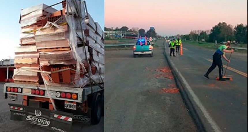 Un camión perdió parte de su carga