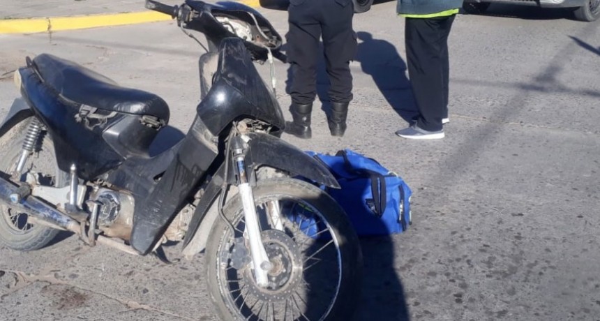 Impacto leve entre una camioneta y una moto