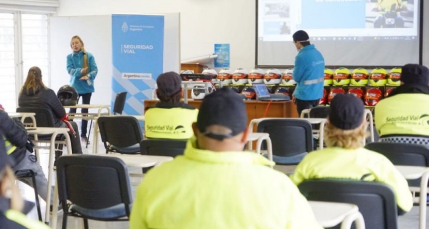 El Plan Nacional Federal de entrega de cascos y chalecos pasó por Bolívar