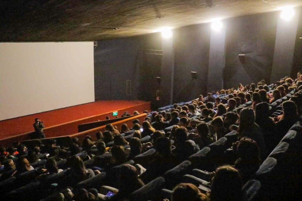 Estudiantes de escuelas secundarias visitaron el Cine Avenida