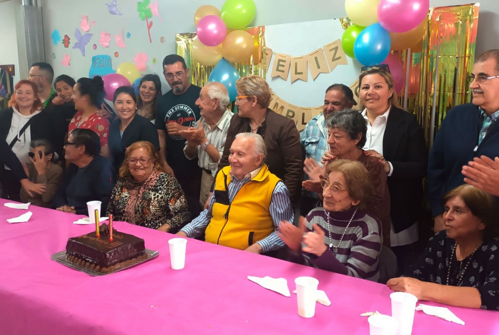 La Dirección de Adultos Mayores celebró el 14° aniversario del Club de Día Reencuentro