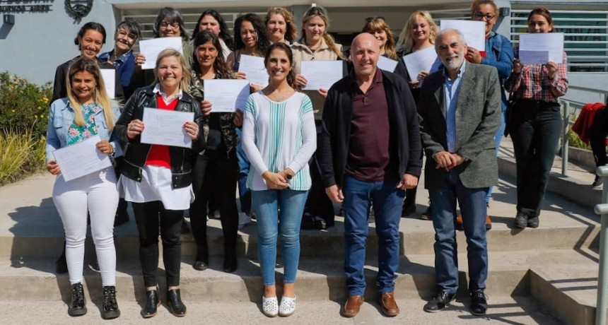  22 Bolivarenses finalizaron la Diplomatura en Servicio de Cuidados a Personas Mayores y su organización cooperativa, que ofreció el CRUB