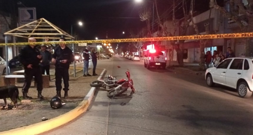 Se registró una fuerte colisión entre dos motos