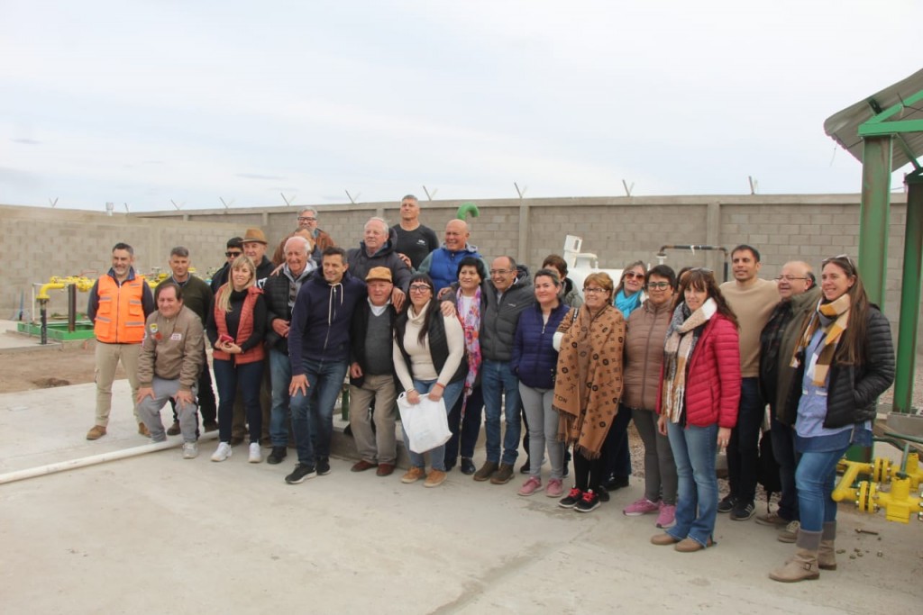 Pisano y Bucca recorrieron junto a referentes de instituciones de Pirovano el avance de la obra de gas