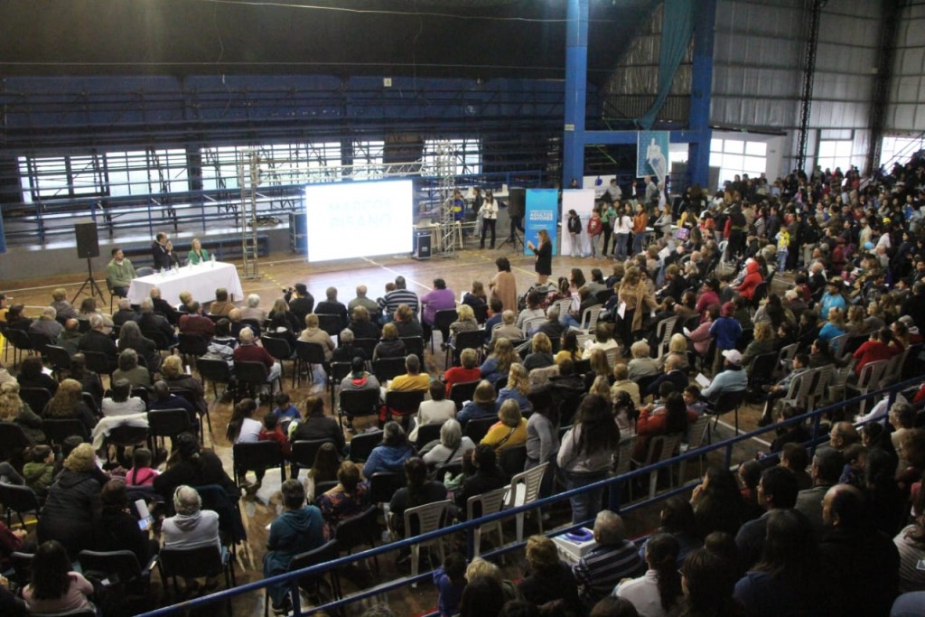Pisano y Bucca entregaron 677 Tablets en el marco del programa Conectando con Vos de ENACOM