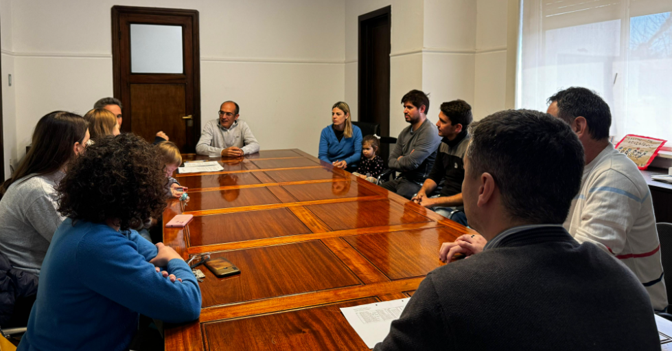 Marcos Pisano y Javier Erreca se reunieron con vecinos de barrio Las Flores