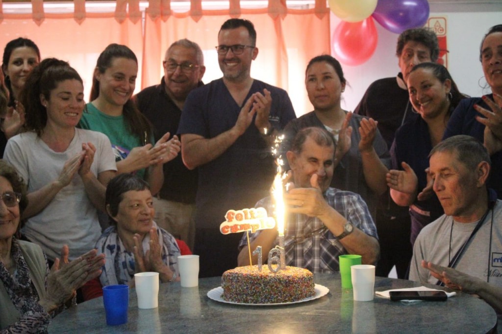 La Dirección de Adultos Mayores celebró el 16° Aniversario del Club de Día Reencuentro