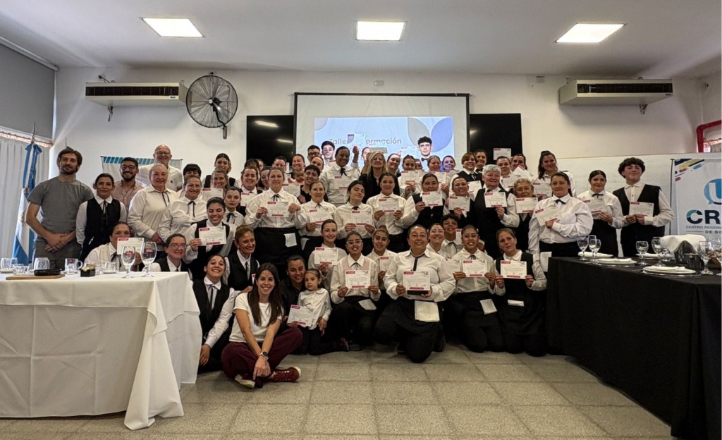 65 Personas finalizaron la capacitación de Mozos y Camareras