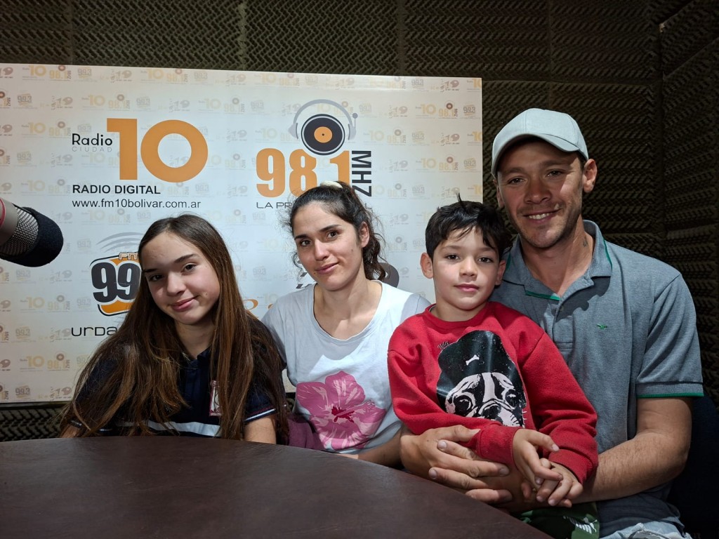 Alison Gruich visitó los estudios de FM 10 Radio, tras cumplirse 3 años de haber sido atacada por varios perros