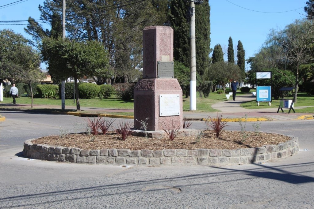 El Municipio revaloriz&oacute; el Monolito a los Fundadores de San Carlos de Bol&iacute;var 