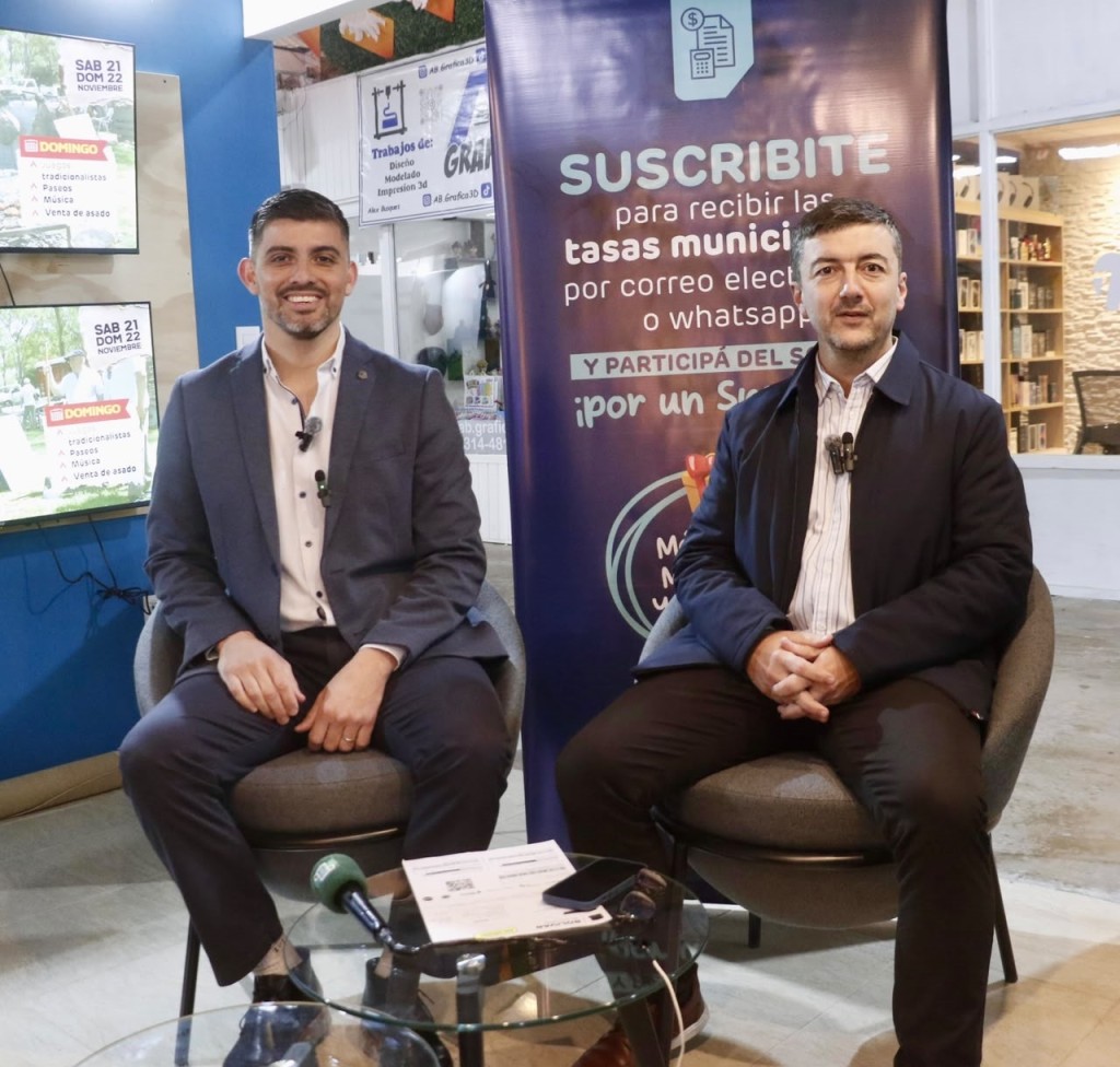 El Municipio impulsa la Boleta Electr&oacute;nica de Tasas, con el sorteo de un Smart, dieron detalles Javier Erreca y Adri&aacute;n Rivero
