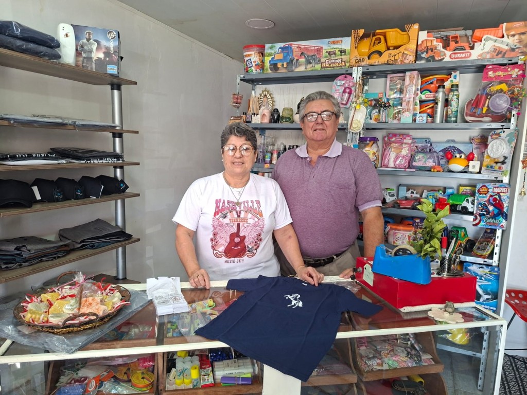 Alambrador Ropa de Campo e Indumentaria ya abri&oacute; sus puertas y visitamos el local con el Canal de Noticias y FM 10 Radio Ciudad