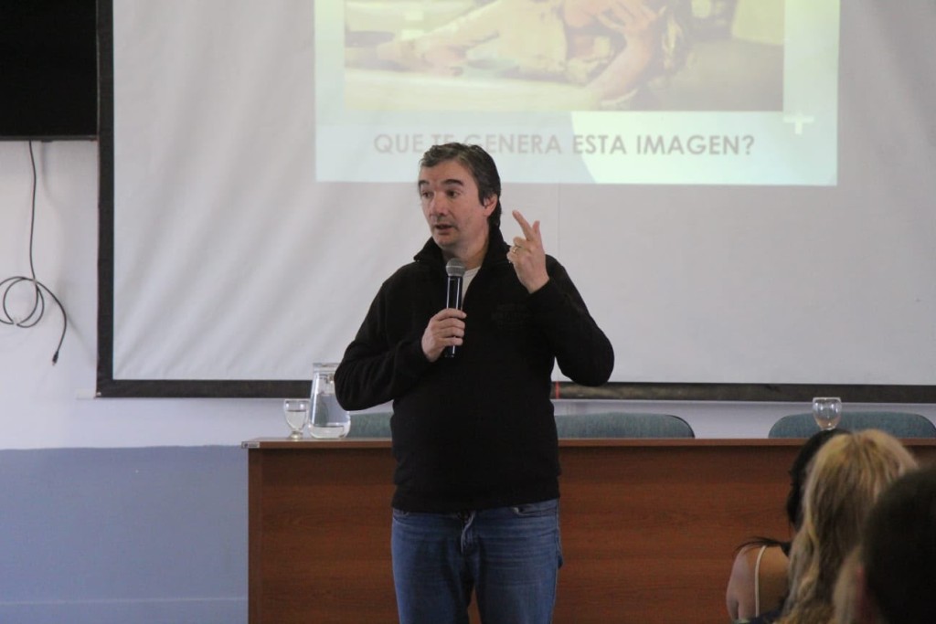 La Capacitaci&oacute;n para Cuidadores de Personas Mayores llega a Urdampilleta y Pirovano 