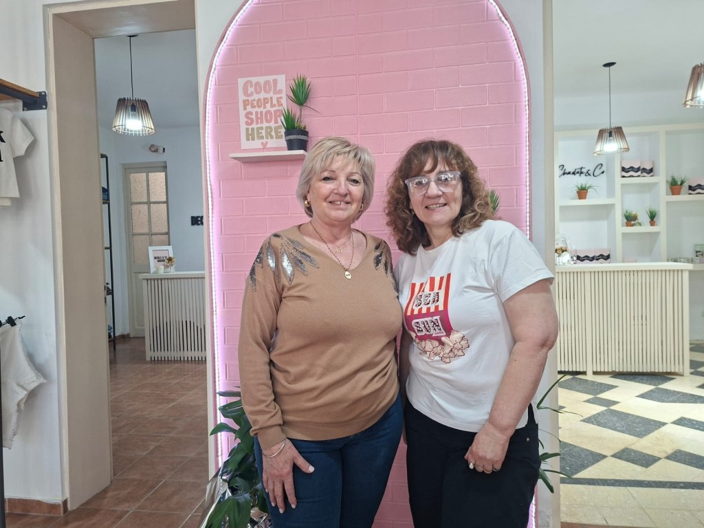 Dos amigas unieron sus ideas para renovarse, Mar&iacute;a Coviella y Gilda Ikes emprendieron Moda Dulce, combinando indumentaria y chocolates