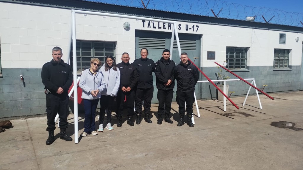 En la c&aacute;rcel de Urdampilleta fabricaron juegos para el Centro Educativo Complementario N&deg;803
