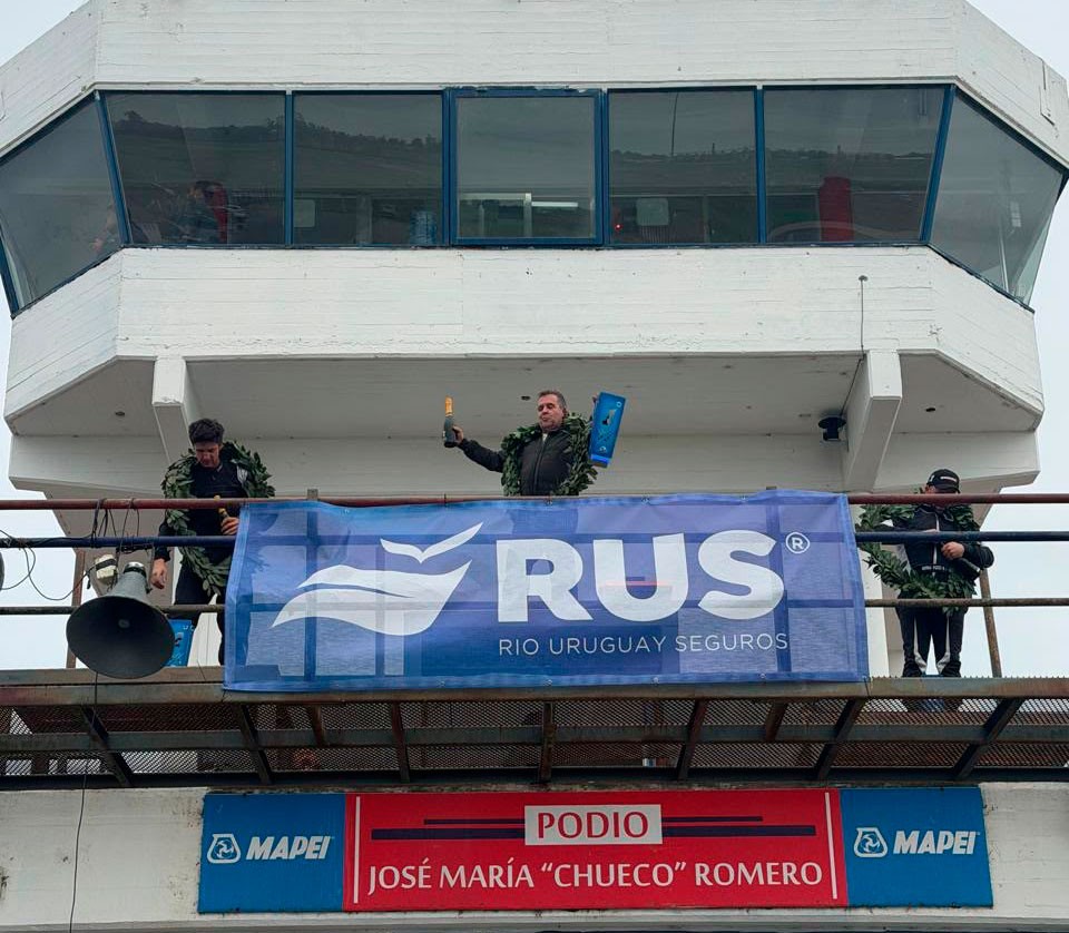 Bandera a cuadros para Gustavo Pendas en Olavarr&iacute;a 
