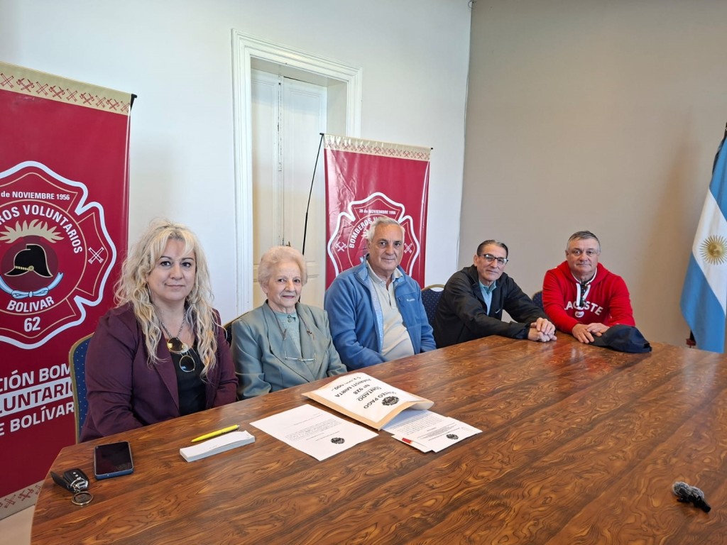 Mirta Del Bueno de Juaristi fue la ganadora del Premio Contado de la Rifa Anual de Bomberos Voluntarios de Bol&iacute;var