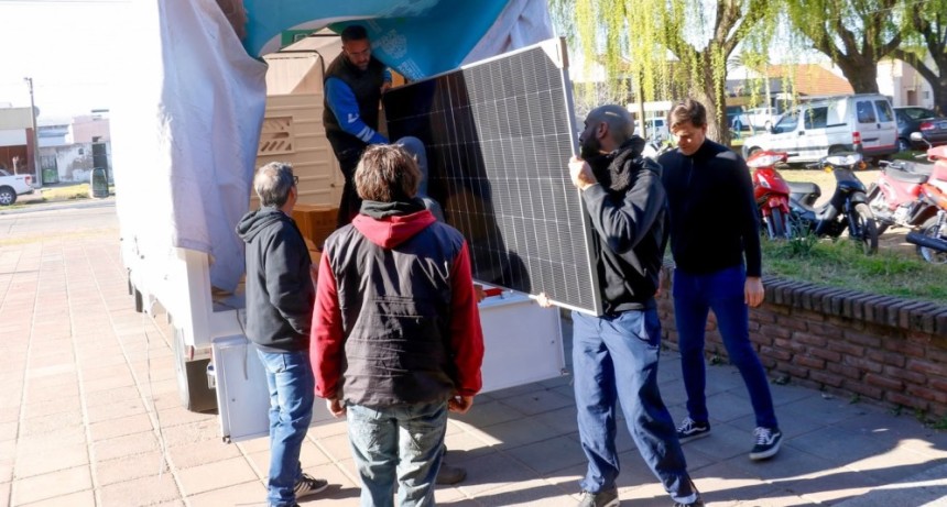 En articulaci&oacute;n con la provincia, el Municipio de Bol&iacute;var hizo entrega del Equipamiento Solar a la Escuela T&eacute;cnica