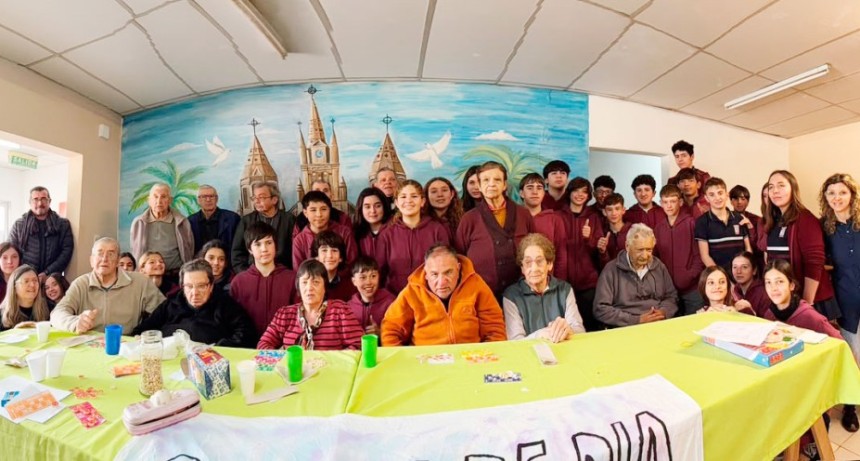 Estudiantes del IJS compartieron una jornada intergeneracional en el Centro de D&iacute;a Reencuentro 