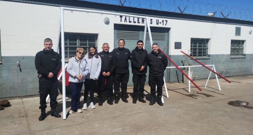 En la c&aacute;rcel de Urdampilleta fabricaron juegos para el Centro Educativo Complementario N&deg;803