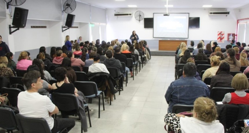 Aula Magna del CRUB: m&aacute;s de 160 personas culminaron la Capacitaci&oacute;n para Cuidadores y Acompa&ntilde;antes de Personas Mayores