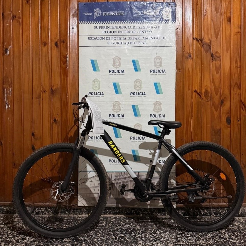 Informe Oficial Jefatura Departamental de Bol&iacute;var: tras una investigaci&oacute;n y seguimiento por c&aacute;maras, la Polic&iacute;a recuper&oacute; una bicicleta sustra&iacute;da de la vereda de un comercio