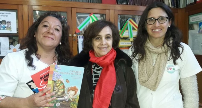 La EP N.&ordm; 2 recibi&oacute; a la escritora Ana Mar&iacute;a Sh&uacute;a en el marco del proyecto institucional que vienen trabajando