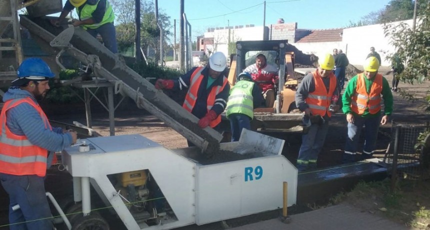 Pisano recorri&oacute; obra de cord&oacute;n cuneta en Los Zorzales