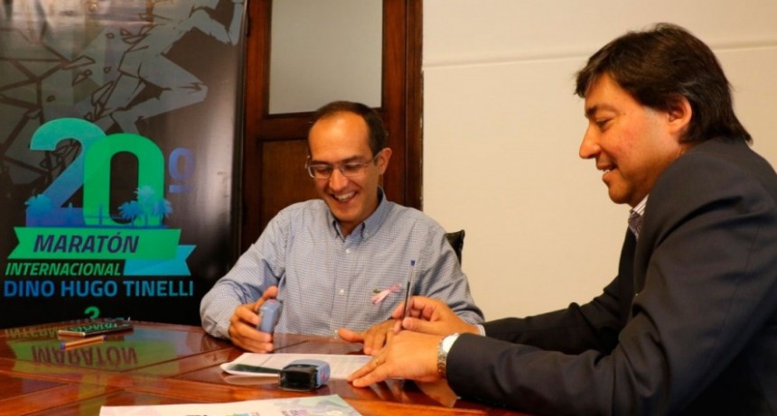 Pisano firm&oacute; un convenio con Acerbo para compitan atletas de Daireaux en la 20&ordm; marat&oacute;n Tinelli